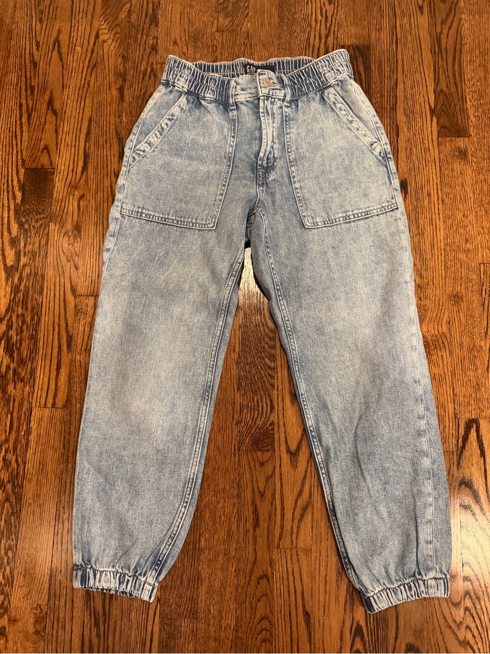 GAP Light Wash Denim Jogger Jeans Women’s size Small.